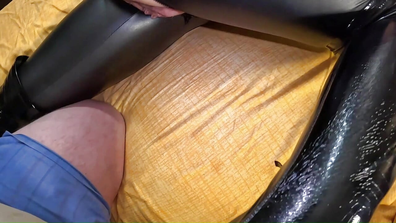 Fată futută și acoperită de spermă - țâțe mari, contur de pizdă și instrucțiuni de masturbare orală profundă