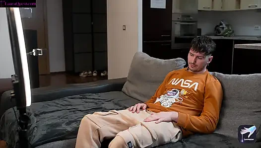 Unerwarteter dreier mit meiner versauten mitbewohnerin - luvmazer stößt dildo