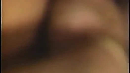 Сексуальная Victoria Paris имеет ее дырки, заполненные большим членом на диване