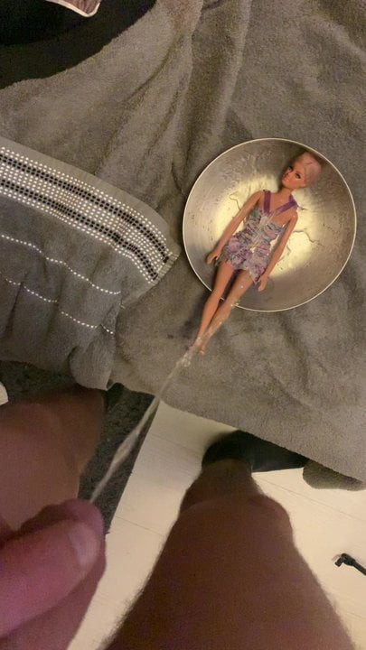 Barbie Piss