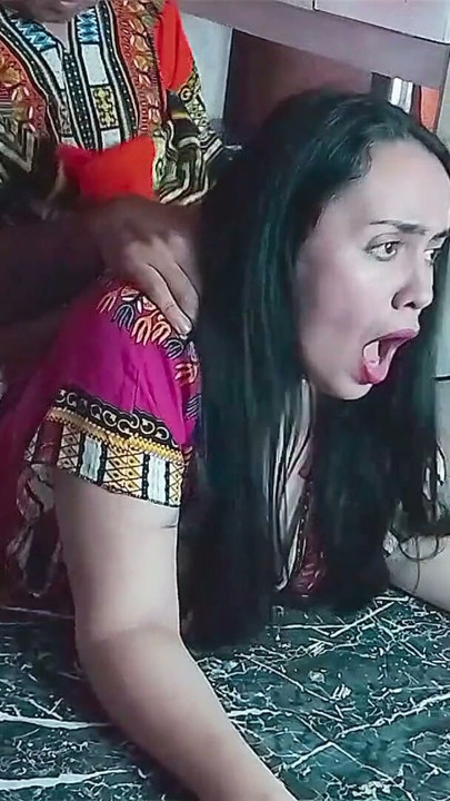 Bhaartiy sauteli mammi kichan men chudaee kar rahi hai | klip 1