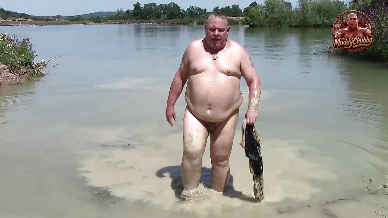 Baie de noroi în noroi ușor, cremos - ca o cremă