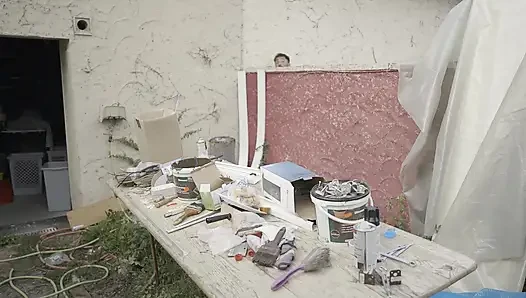 MILF Mit Dicken Titten Im Roten Kleid Wird Von Einem Tätowierten Typen Mit Riesigem Schwanz Gefickt