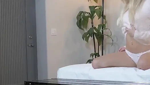 Ateşli edepsiz bir sarışın için ateşli mastürbasyon