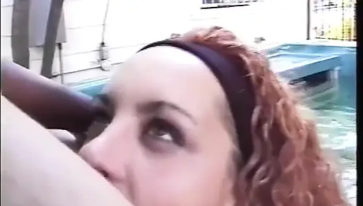 Sexy rote haare schwarz-weiße muschi lecken, muschi lecken, ficken im whirlpool