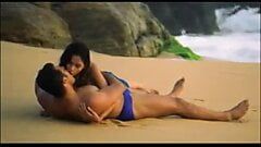 Mallika Sherawat - amor na praia