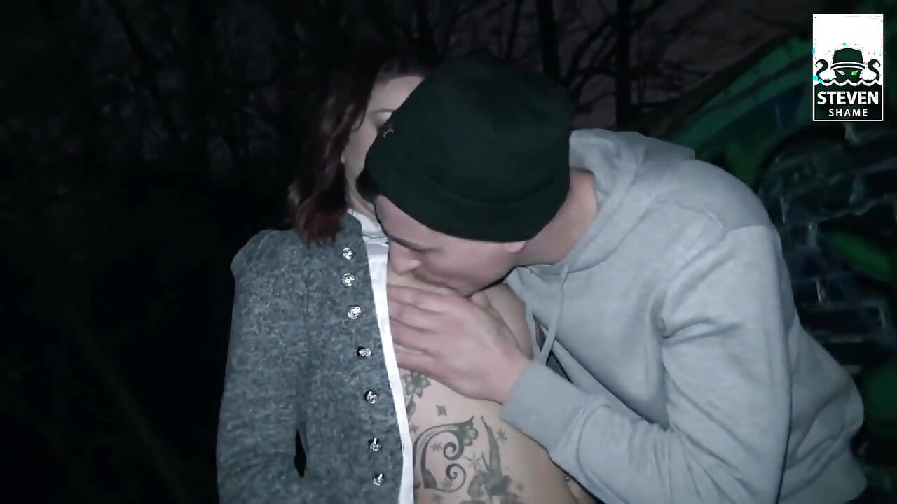 Public 69: in park, this Bavarian brunette gives blowjob and I lick her!!!