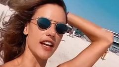 Alessandra Ambrosio und Izabel Goulart - Bikini-Girls 7-3-20