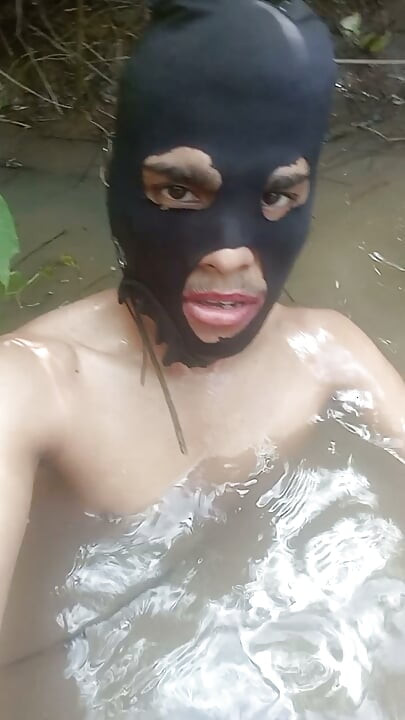 Bhabhi ne apne devar ko apne room mein bulaya sex ke liye jab unke pati ghar par nahin the bhabhi ne apne devar ke sath