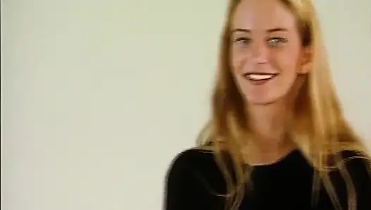 Almanya'dan klas hatun mükemmel kıyafetini çıkardı ama iç çamaşırı kalıyor