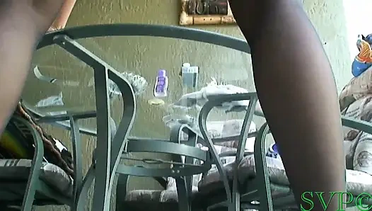 Ibu tiri rambut pirang dengan toket besar ini bikin fantasinya menjadi kenyataan