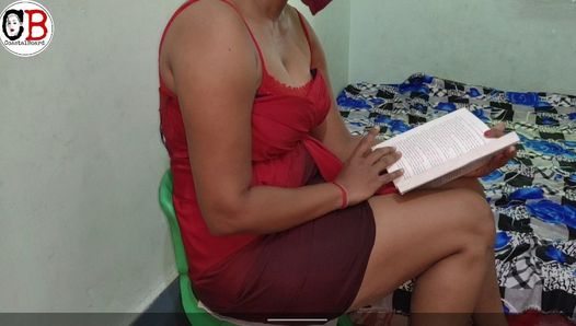 Studentin von ihrem Tutor gefickt, während sie lernt