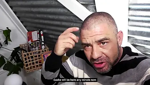 Голландское порно: Он трахается, она ест чипсы! Сексуальная ебуару