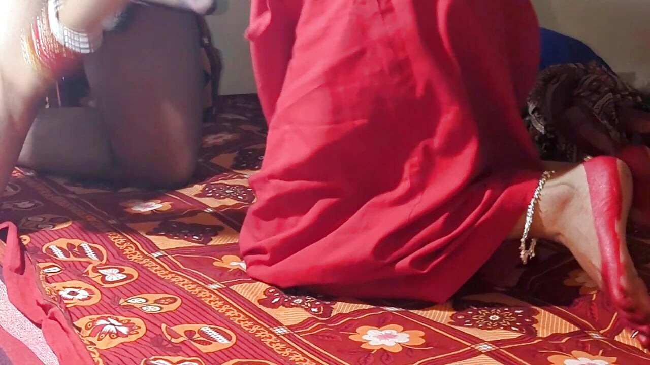 Indian 18 Years Old Desi Virgin Girl Having Hardcore Fucking Experience on Honeymoon with Her Husband