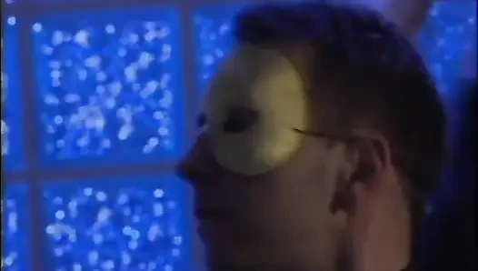 Cewek rambut cokelat dan pirang bertukar sperma untuk finishing