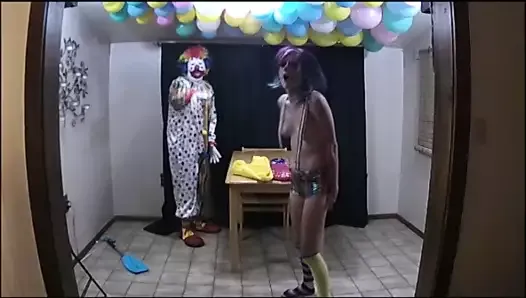 Извращенное шоу клоунов