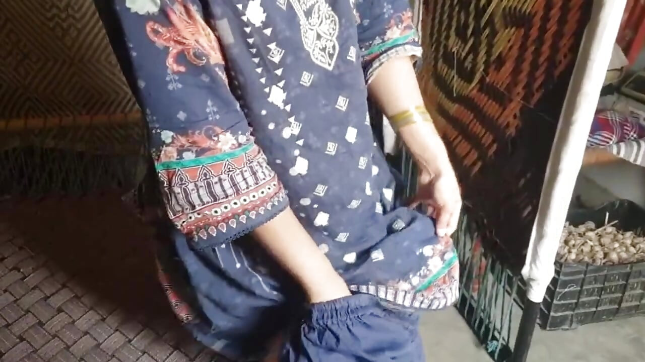 Viral stepsister enters sister-in-law's room