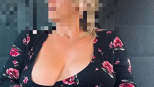 I Empty the Condom of a Sex Plan in My Whore's Pussy in My Car