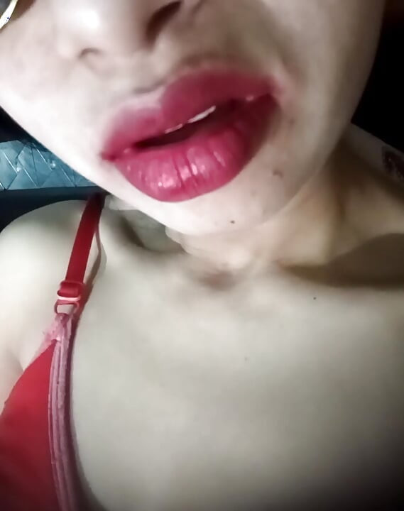 Mi esposa mostrando su coño en cam show Mavin