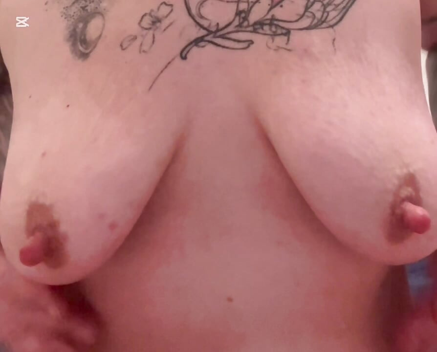 ดิลโด้สองอันทะลวงหีเปียกและรูตูดของฉัน