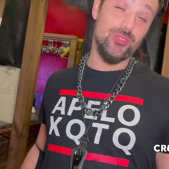 Сексуального паренька из Мадрида использовал грубо XXL член