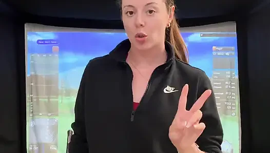 Benim lush ile bir simülatörde golf yapmaya çalışıyorum! Ben sallanırken boşalmamaya çalışıyorum!