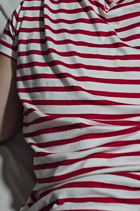 Une jolie blonde se fait baiser en levrette