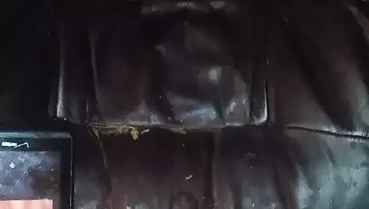 温暖的流出射精液，然后射精