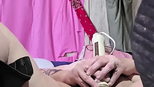 Cewek sange ini dientot habis-habisan sama pelacur mesum