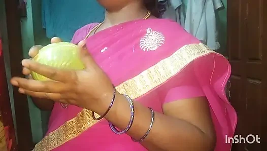 Тамильская подруга купается и сари меняет сиськи, давя на молодого мужчину