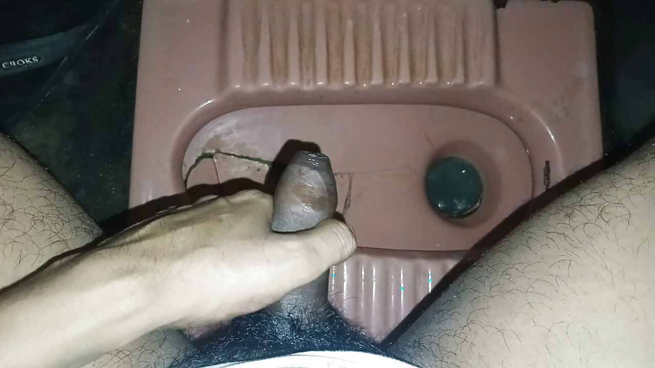 Handjob v koupelně