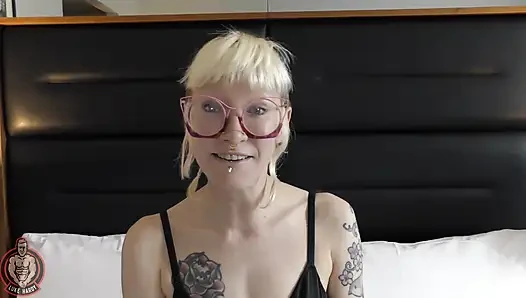 Semua lubang pelacur jalang ini dientot habis-habisan sama kontol besar sampai mengerang keenakan