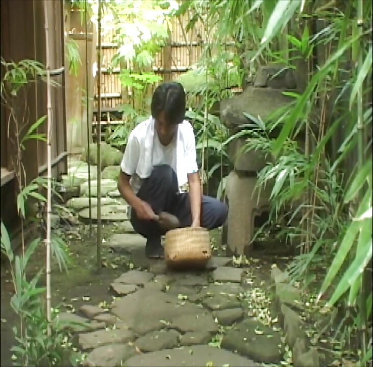 P128G02 Indehaveren af en traditionel japansk restaurant, hvor en enkelt fejl udløser en sløjfe af sensualitet... Et erotisk drama, der foregår i den tidlige Showa-æra!