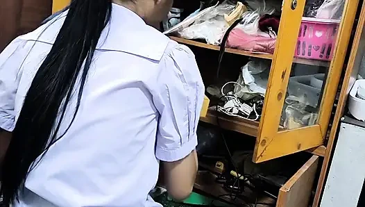 Тайская студентка Nong Cherry в видео от первого лица (за сценой)