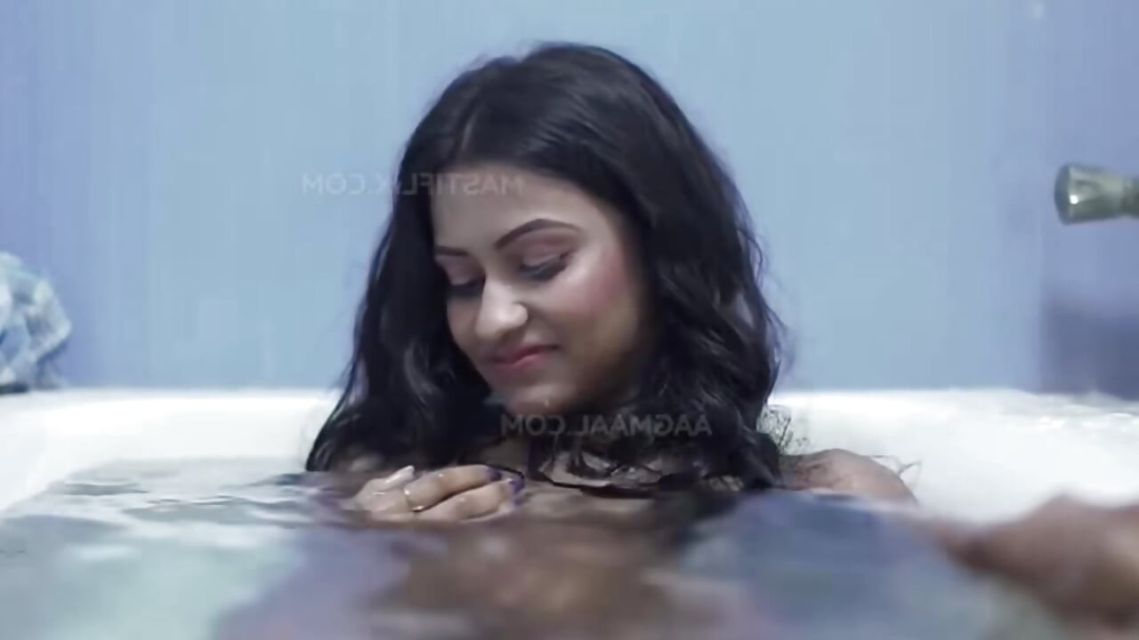 Nahate hue step sister ki nangi video bna kar viral kar di