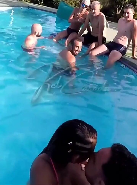 Gangbang med den mest luderagtige gifte kvinde i Floripa, 7 mænd, der knepper hende behåret.