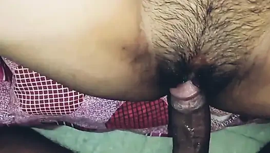 25 岁的热辣印度女朋友操她的阴户