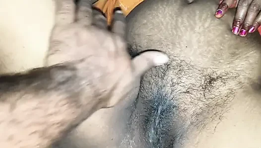 Bhabhi Ki Garam Chut Me Ungali Karti He