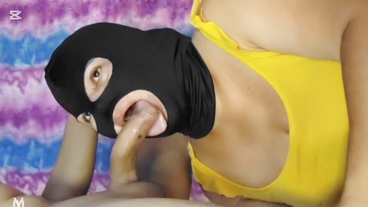 Napalona indyjska żona Deepthroat Queen - Desi Mamadora Takes It All