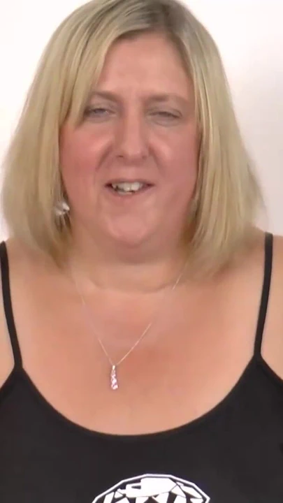 的老熟女tigger在john luna上表演长时间的表演 |剪辑 2