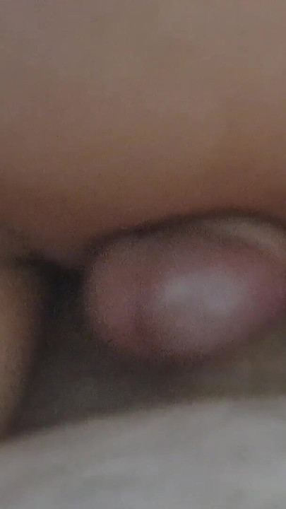 Moment épique de « Je le patte pendant que je me masturbe pour mouiller ma chatte puis la caresse contre sa bite jusqu’à ce qu’elle se termine par un jet de sperme »