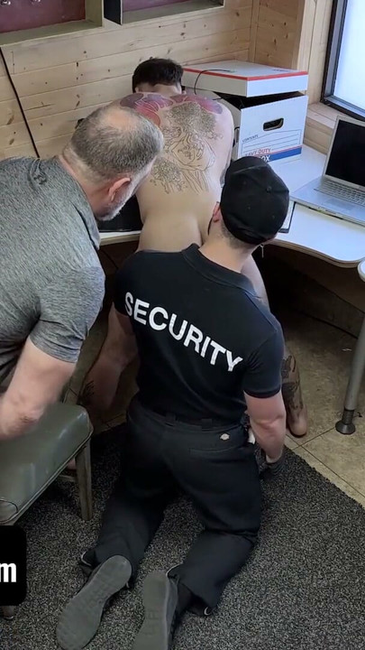 Hunky policajac jaxon valor jebe nestašnog kradljivaca i njegovog očuha - mladića | Klip 1