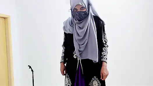 Hijabi stepmom need big dick for face fuck so stepson help her hot xxx