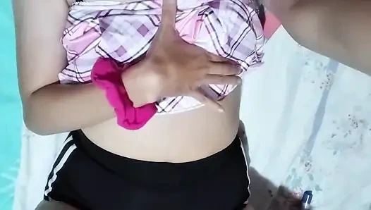 Üvey babamla banyoda lezzetli sikiş, beni hamile bırakmak için prezervatifi çıkarıyor (gerçek ev yapımı)