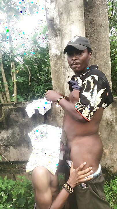 Грубий. Солодкий секс за незавершеною будівлею, і я писаю йому в рот