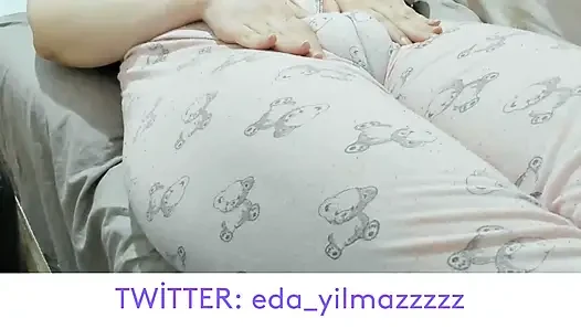 CAMEL TOE – MASTURBATION IM PYJAMA – AUFGEBLASENE PUSSY – GESCHWOLLENE PUSSY – GROSSE PUSSY – TÜRKISCHER PORNO – TÜRKISCHE MILF