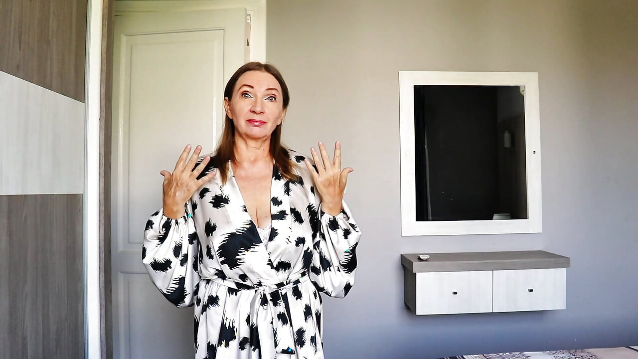 Mature Busty Futanari Reveals Her Secret For Stepson