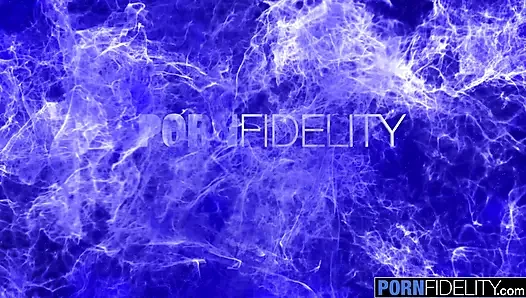 Pornfidelity, cherry candle si cewek hot rambut merah lagi asik muasin memeknya sendirian