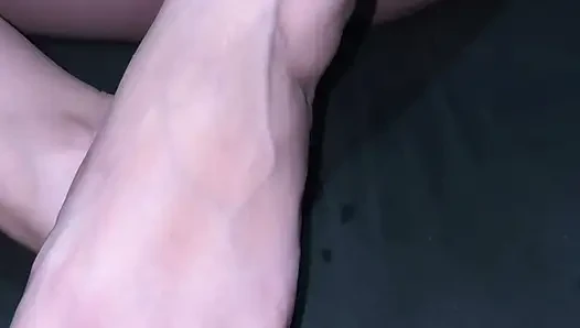 Kaki, telapak kaki, vagina dan payudara pacar