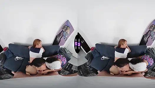 Mini Mitzi приглашает Lucianna Luci на стриптиз в тройничке и развлечение с двойным минетом - TmwVRnet